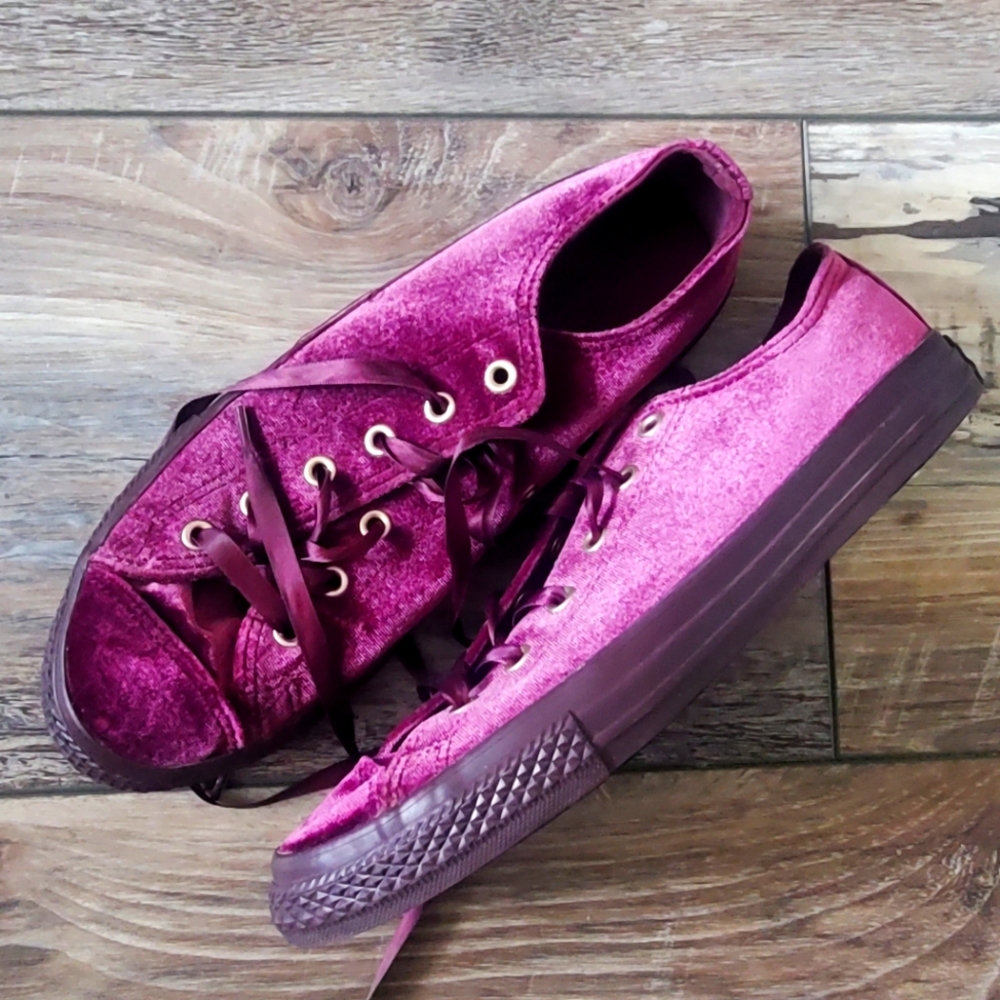 Size 6 purple/ burgundy velvet converse - Picture 2 of 4